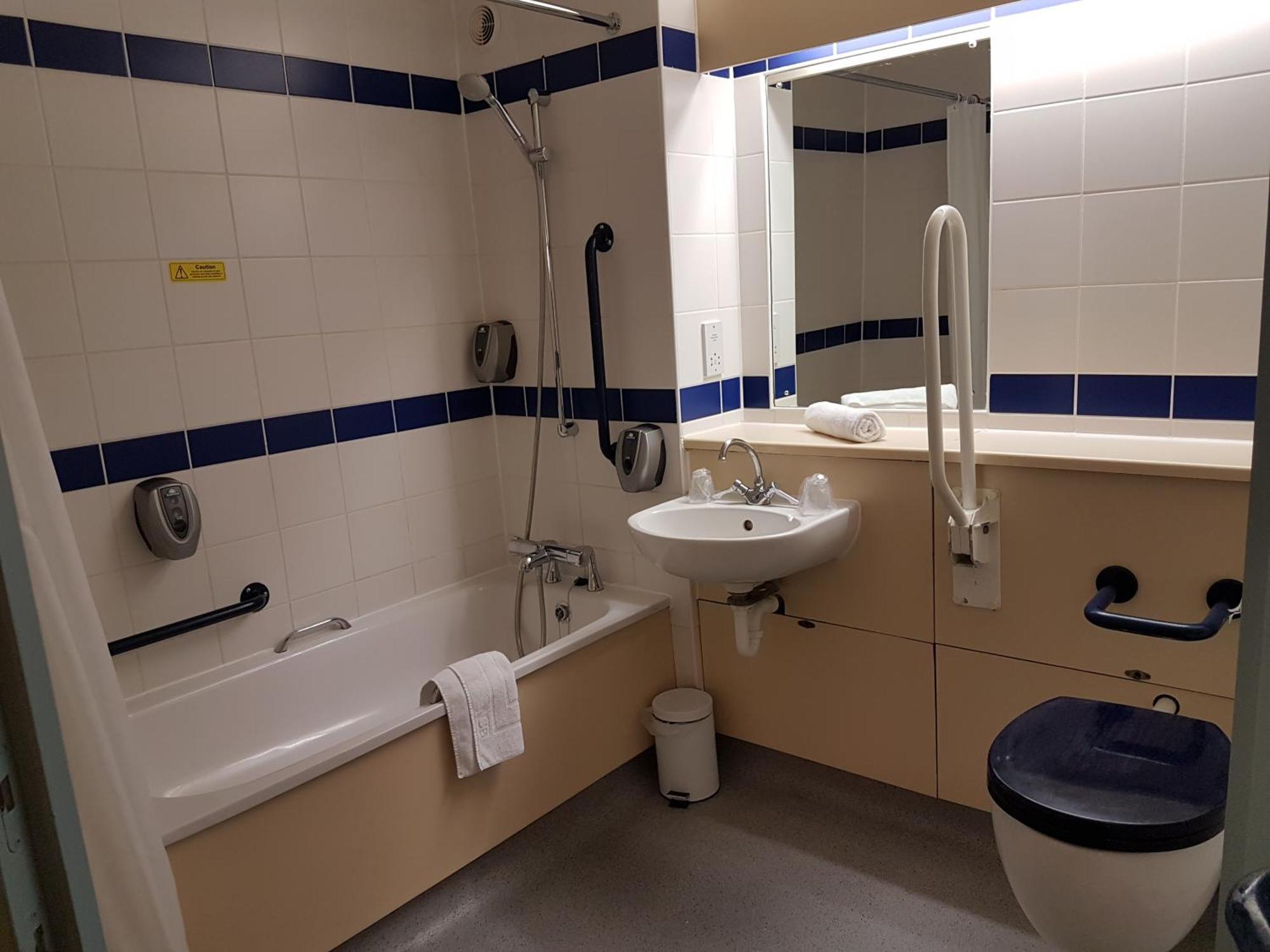 Days Inn Sutton Scotney North Room photo