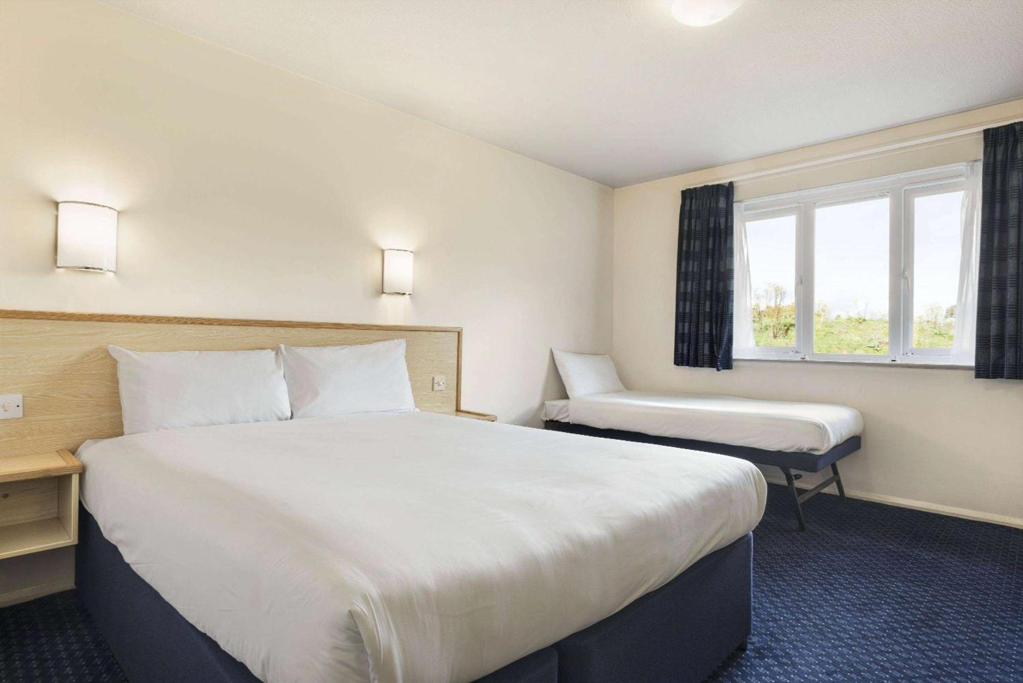 Days Inn Sutton Scotney North Exterior photo