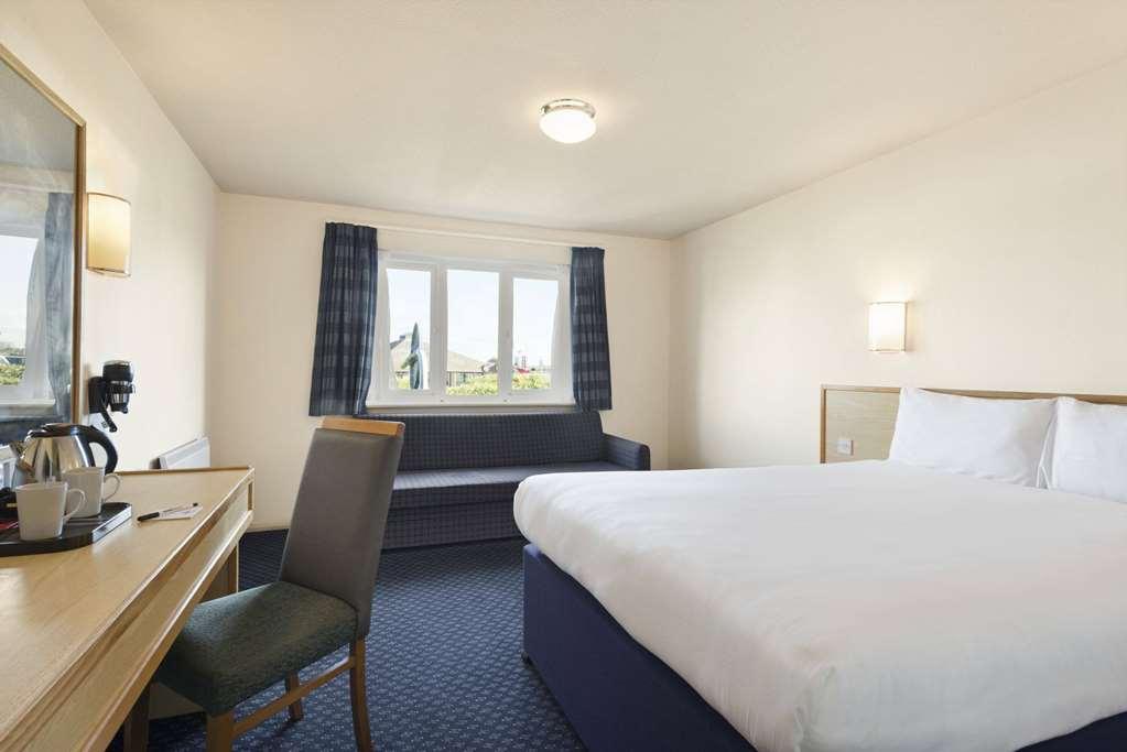 Days Inn Sutton Scotney North Room photo