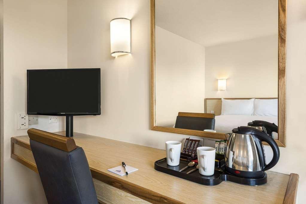 Days Inn Sutton Scotney North Room photo