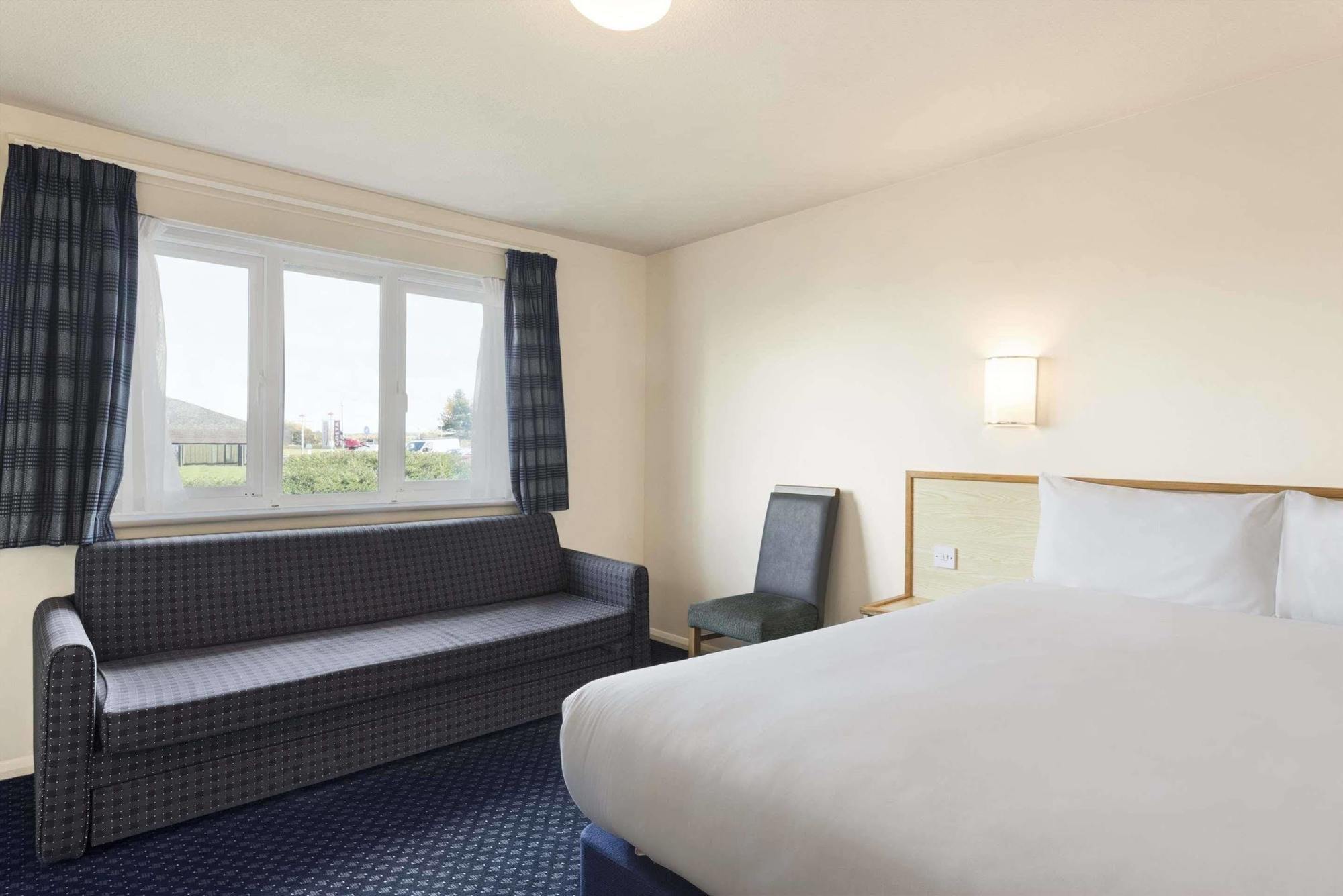 Days Inn Sutton Scotney North Exterior photo